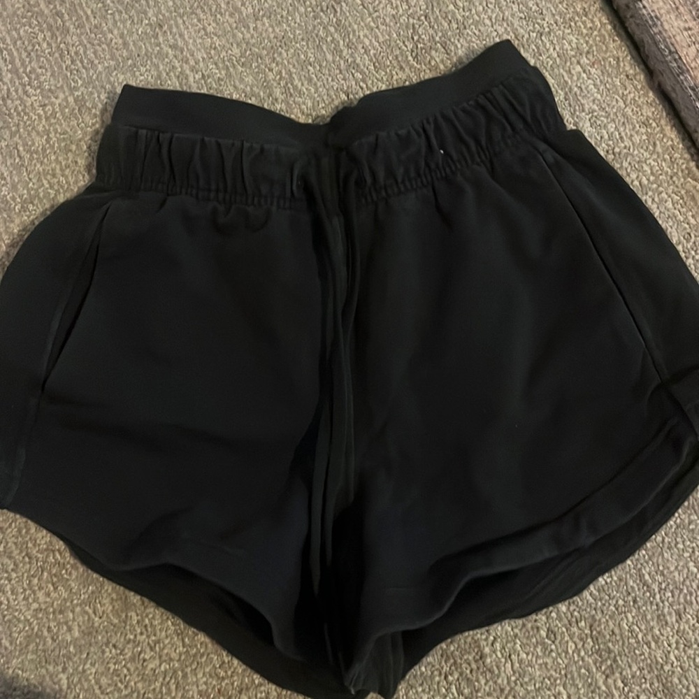 lululemon black shorts size 2